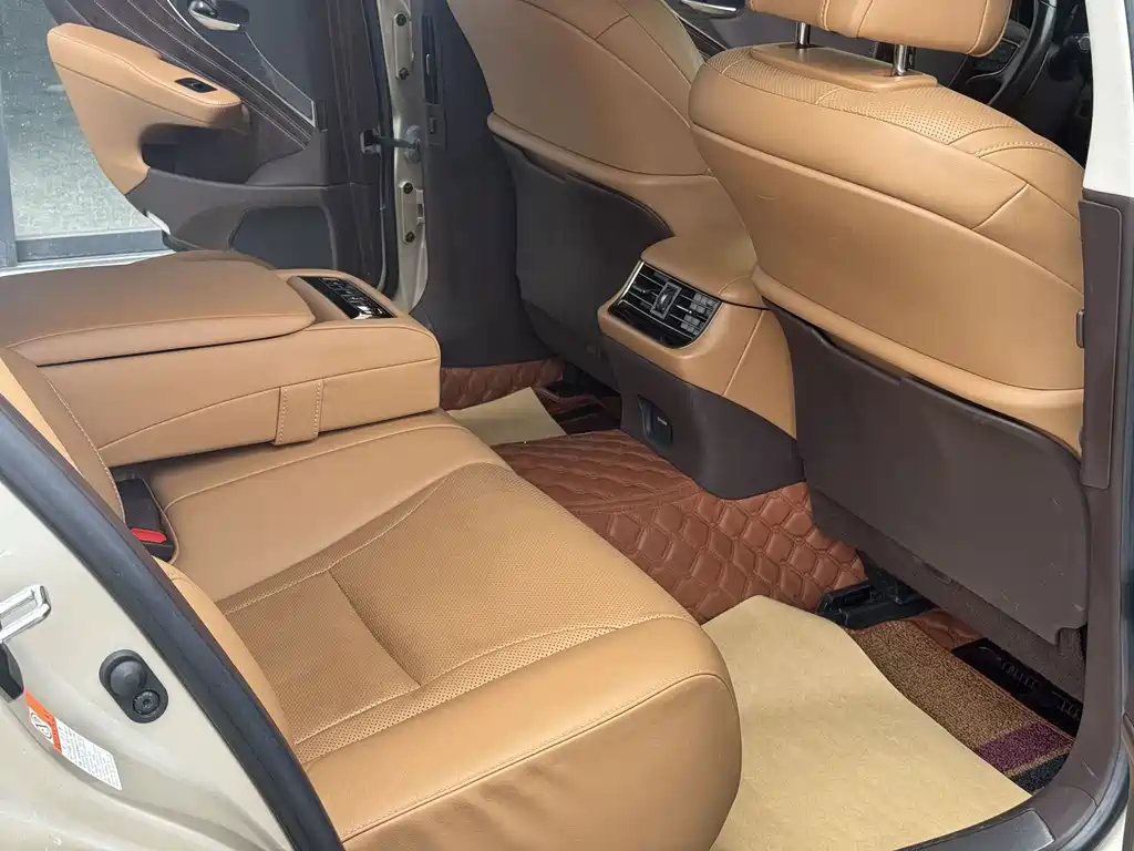 Lexus LS — миниатюра 17