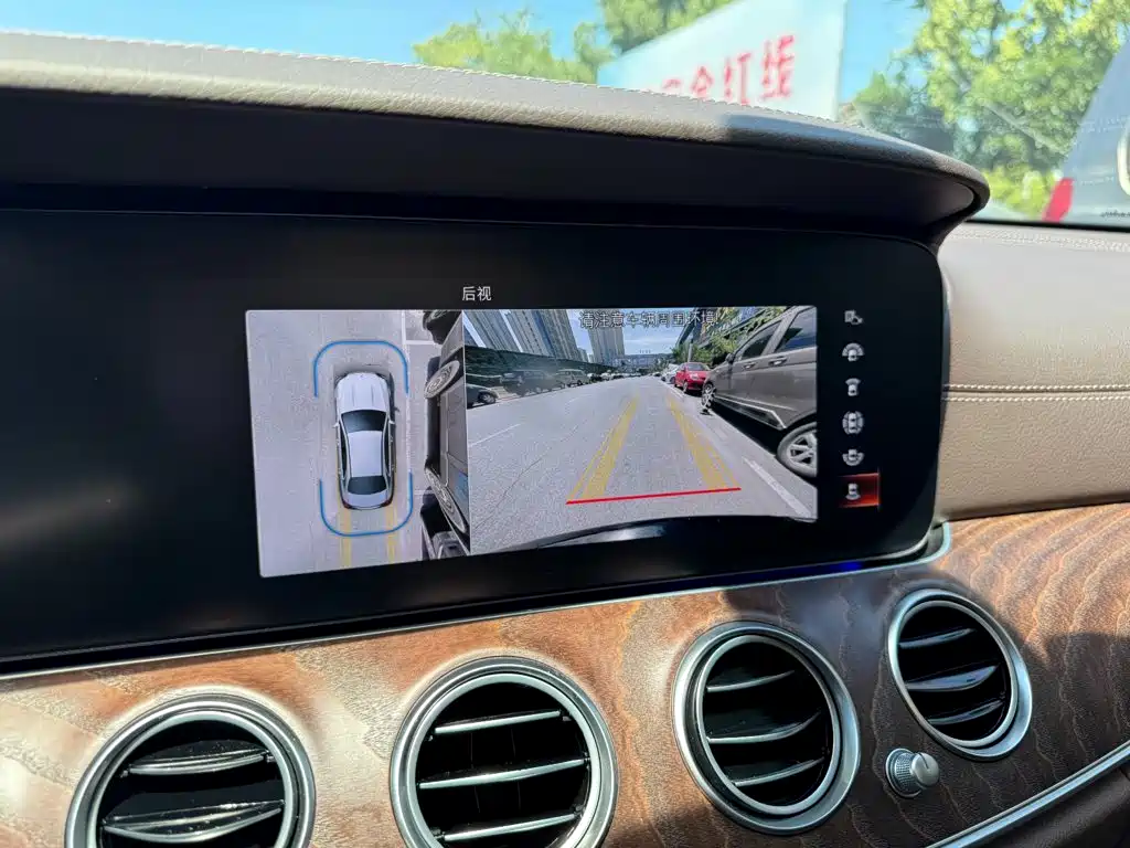Mercedes-Benz E-Class — миниатюра 12
