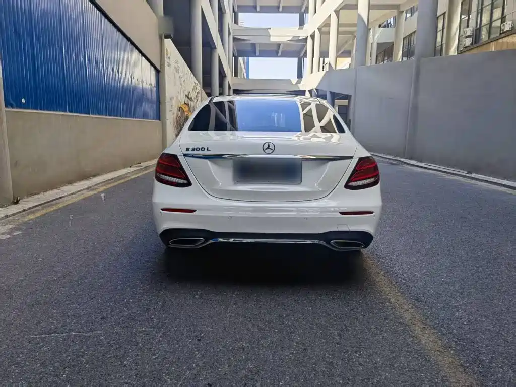 Mercedes-Benz E-Class — миниатюра 11