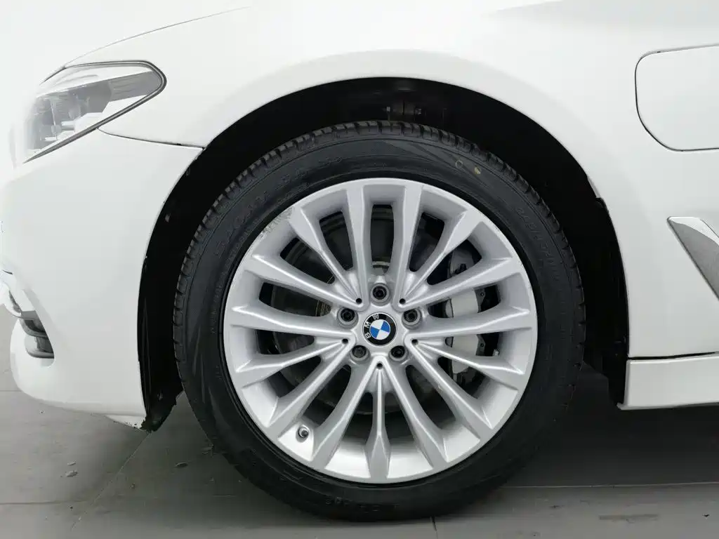 BMW 5 Series New Energy — миниатюра 17