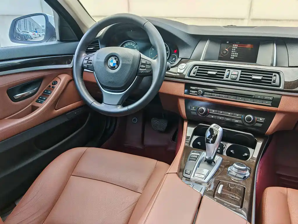 BMW 5 Series — миниатюра 21