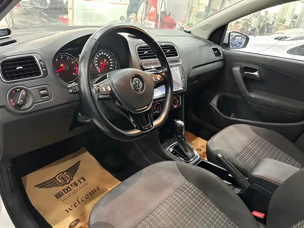 Volkswagen Polo 2016 1.6L AT Comfort