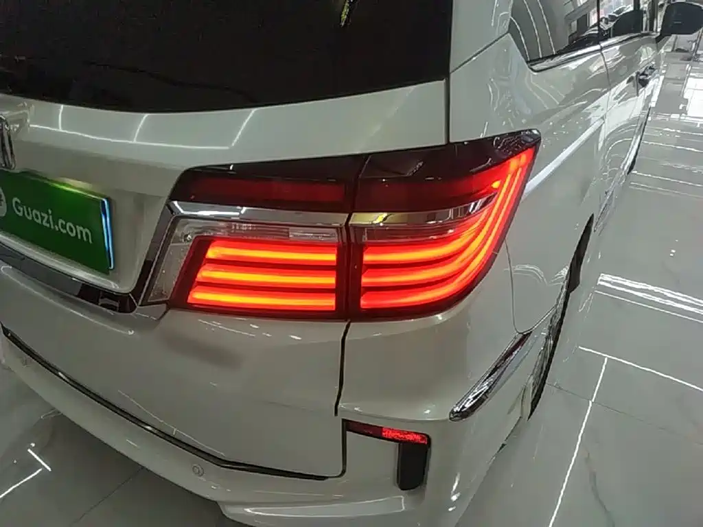 Honda Elysion — миниатюра 8