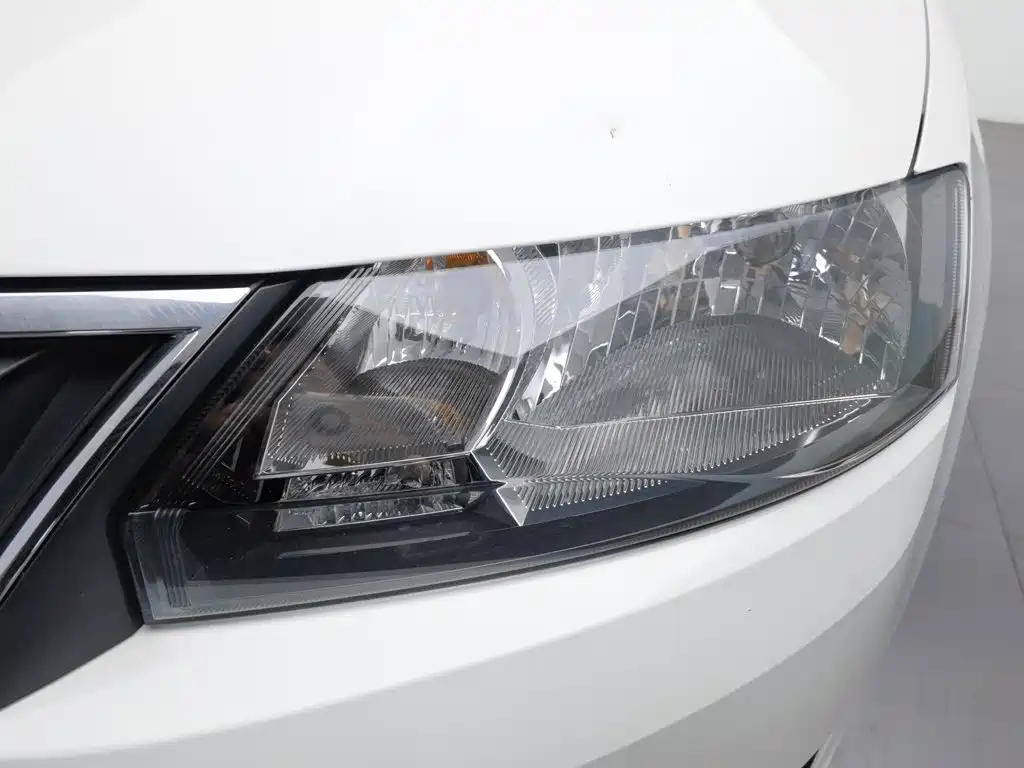 Skoda Rapid — миниатюра 7