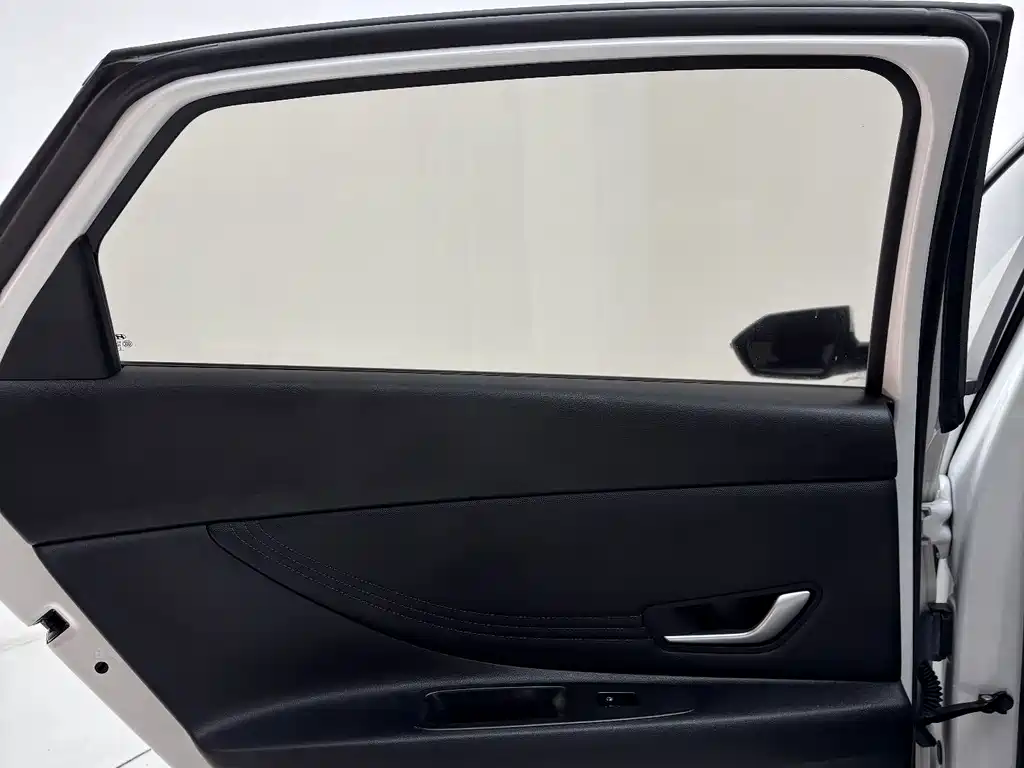 Hyundai Elantra — миниатюра 13