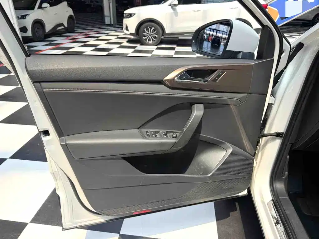 Volkswagen Tharu — миниатюра 8