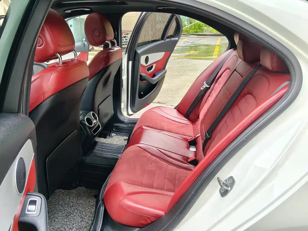 Mercedes-Benz C-Class — миниатюра 11