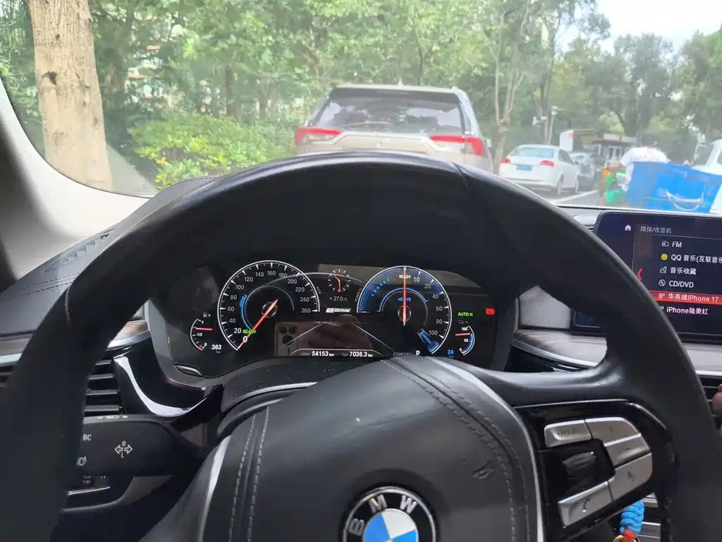 BMW 5 Series New Energy — миниатюра 8