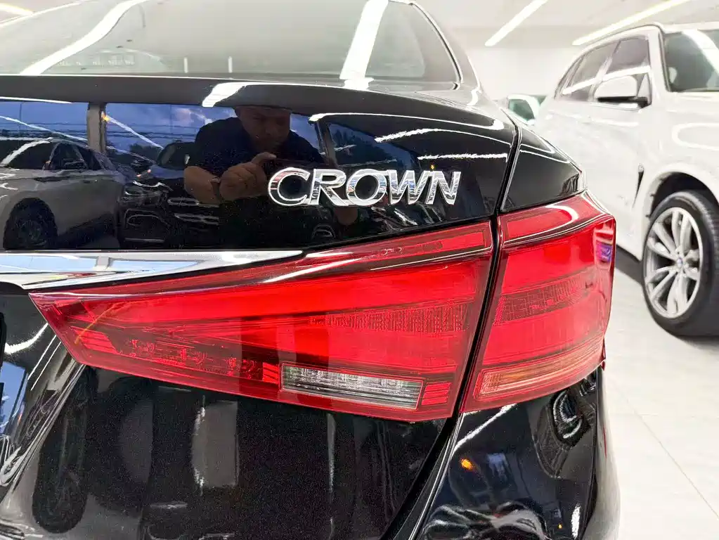Toyota Crown — миниатюра 23