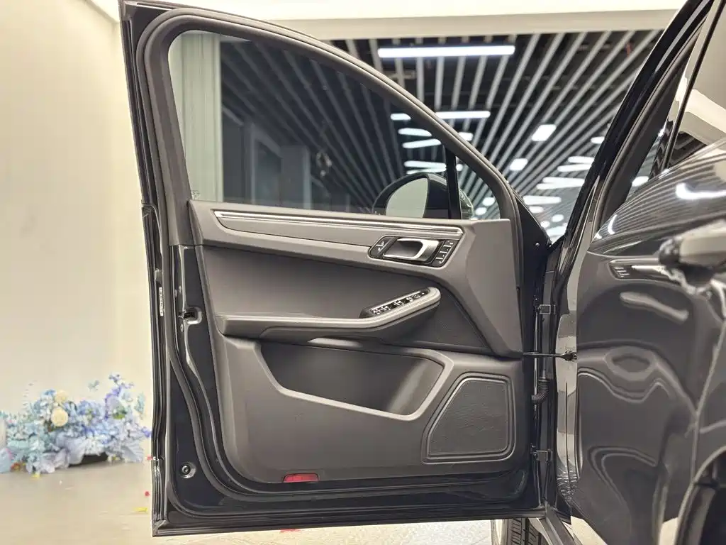 Porsche Macan — миниатюра 18