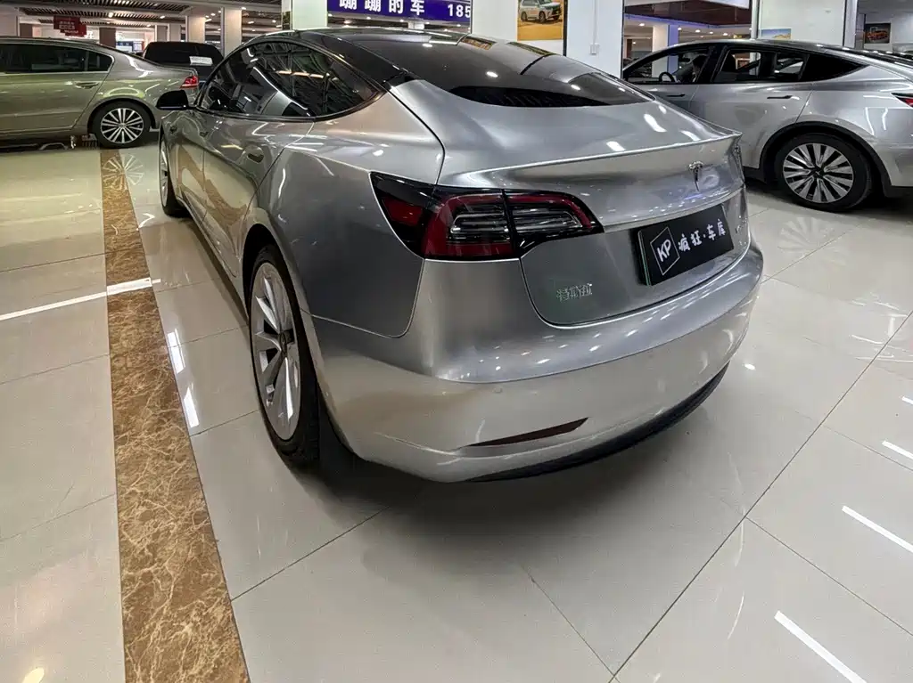 Tesla Model 3 — миниатюра 3