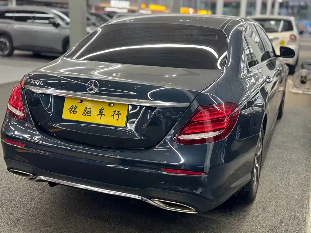 Mercedes-Benz E-Class — миниатюра 7