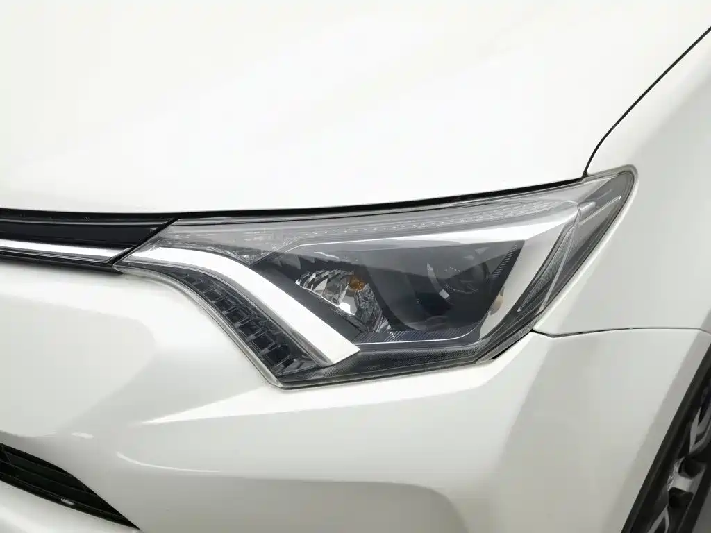Toyota RAV4 — миниатюра 7
