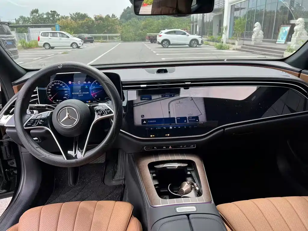 Mercedes-Benz E-Class — миниатюра 5