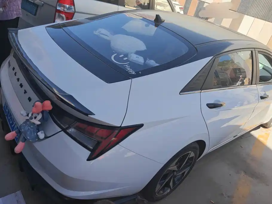 Hyundai Elantra — миниатюра 3