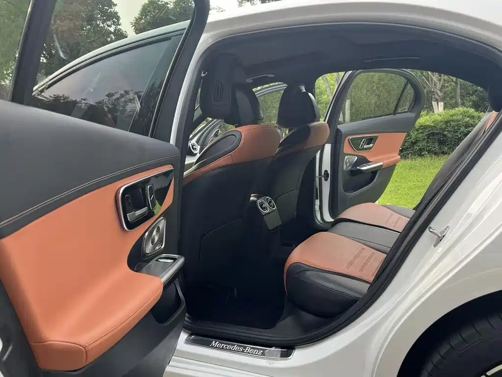 Mercedes-Benz C-Class — миниатюра 13