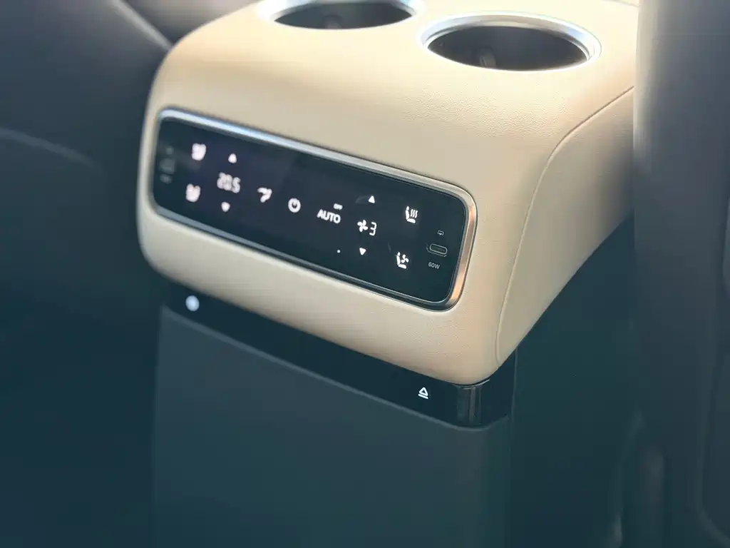 Li Auto Li MEGA — миниатюра 28