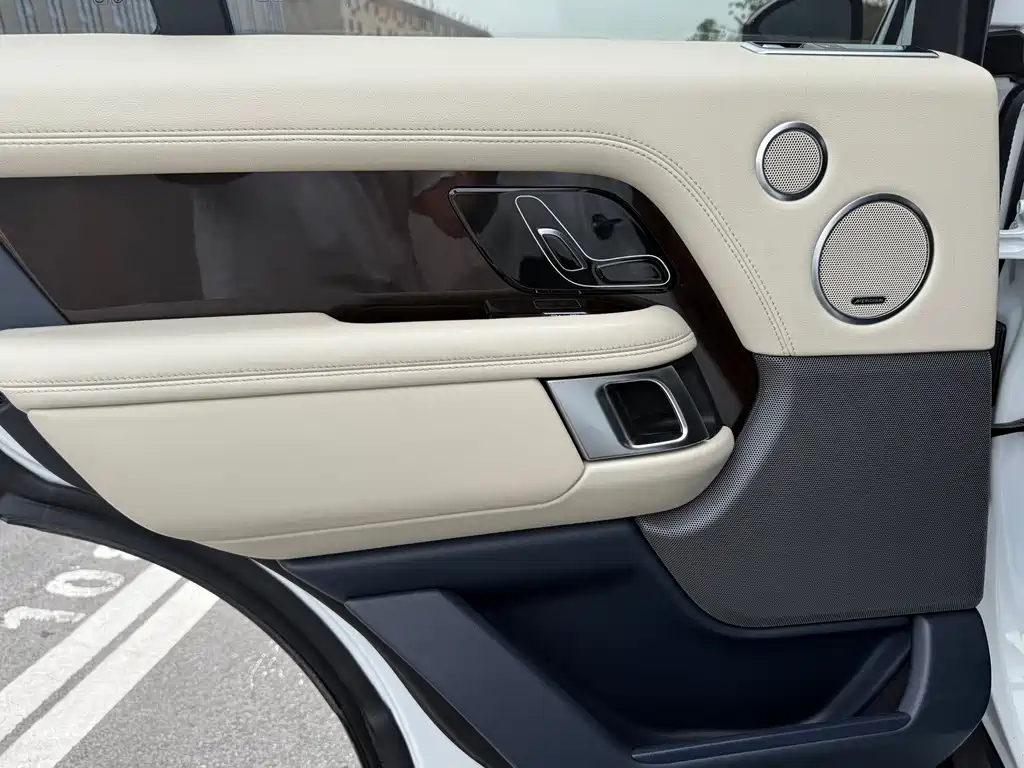 Land Rover Range Rover — миниатюра 13