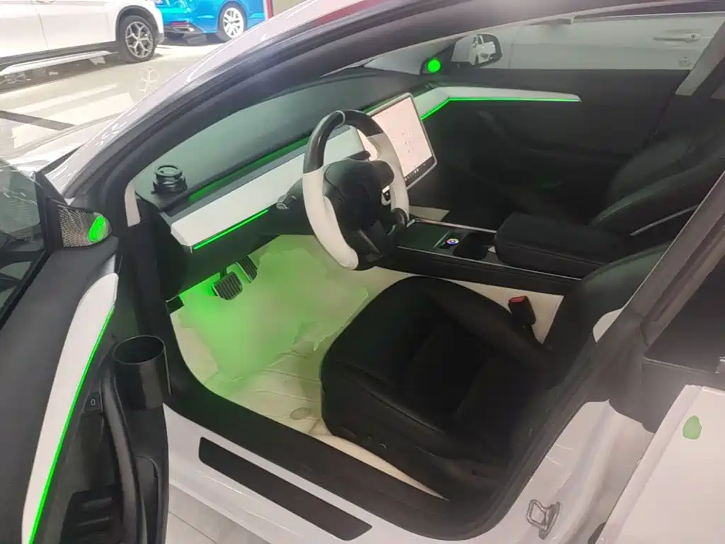 Tesla Model 3 — миниатюра 16