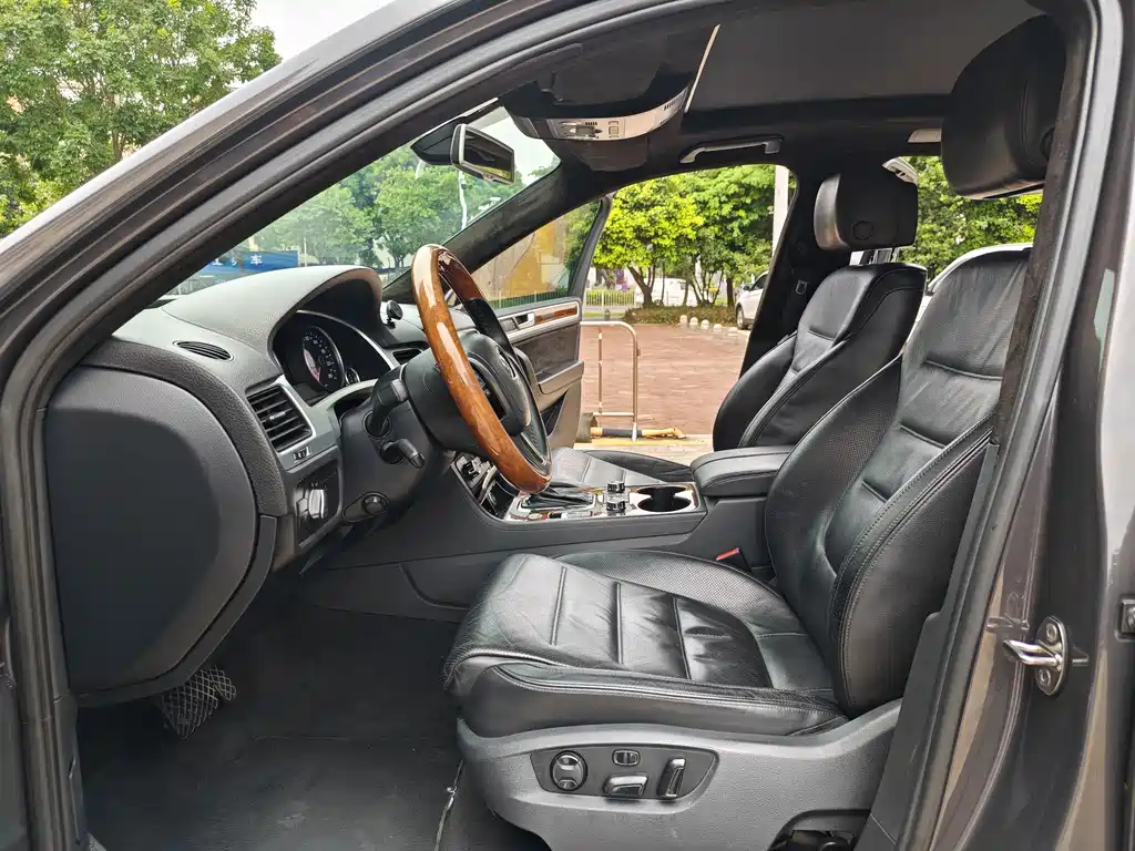 Volkswagen Touareg 2012 R-Line