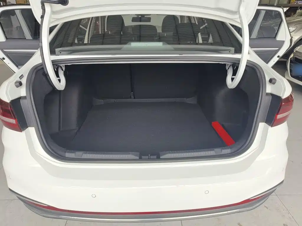 Volkswagen Lavida — миниатюра 5