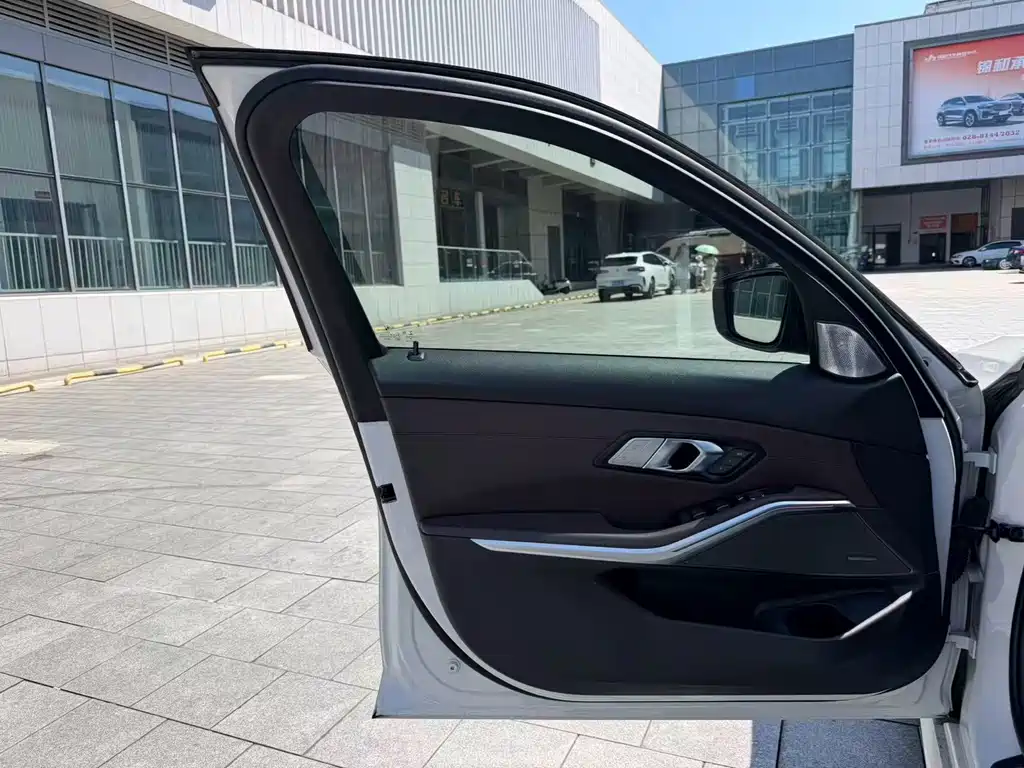 BMW 3 Series — миниатюра 4