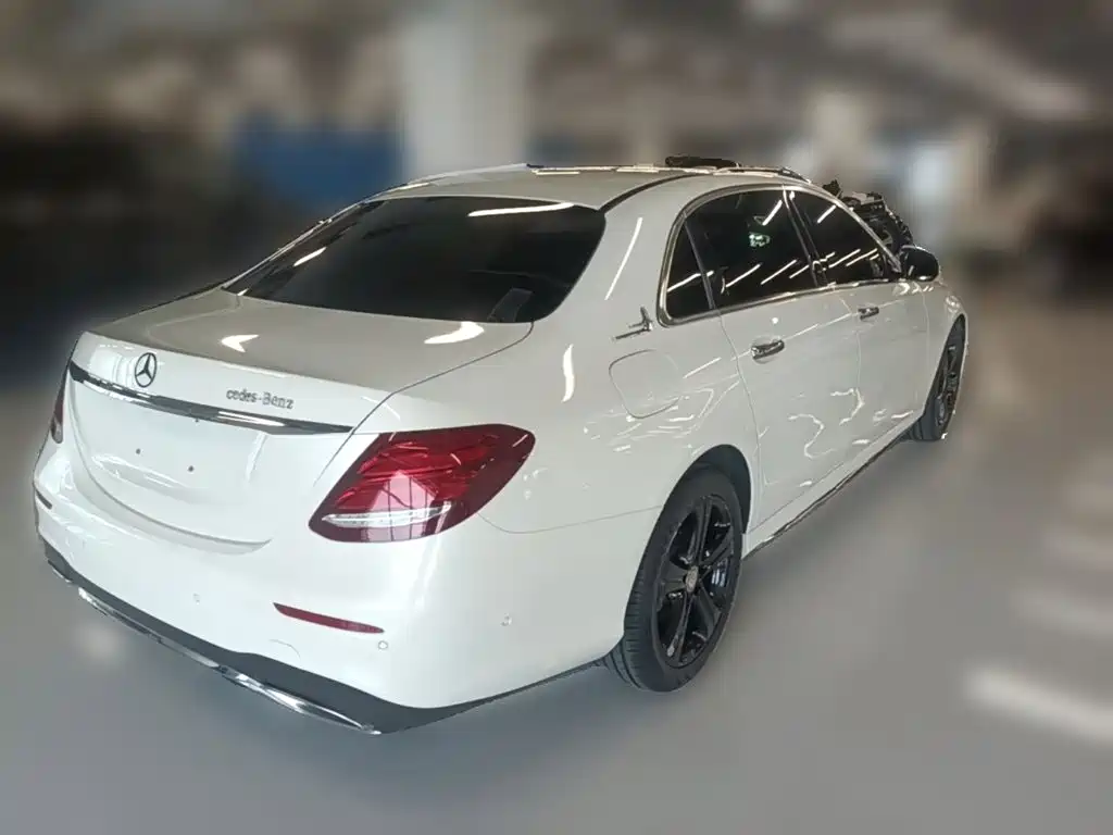 Mercedes-Benz E-Class — миниатюра 12