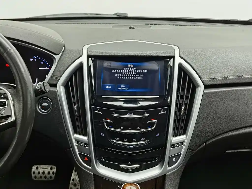 Cadillac SRX — миниатюра 12