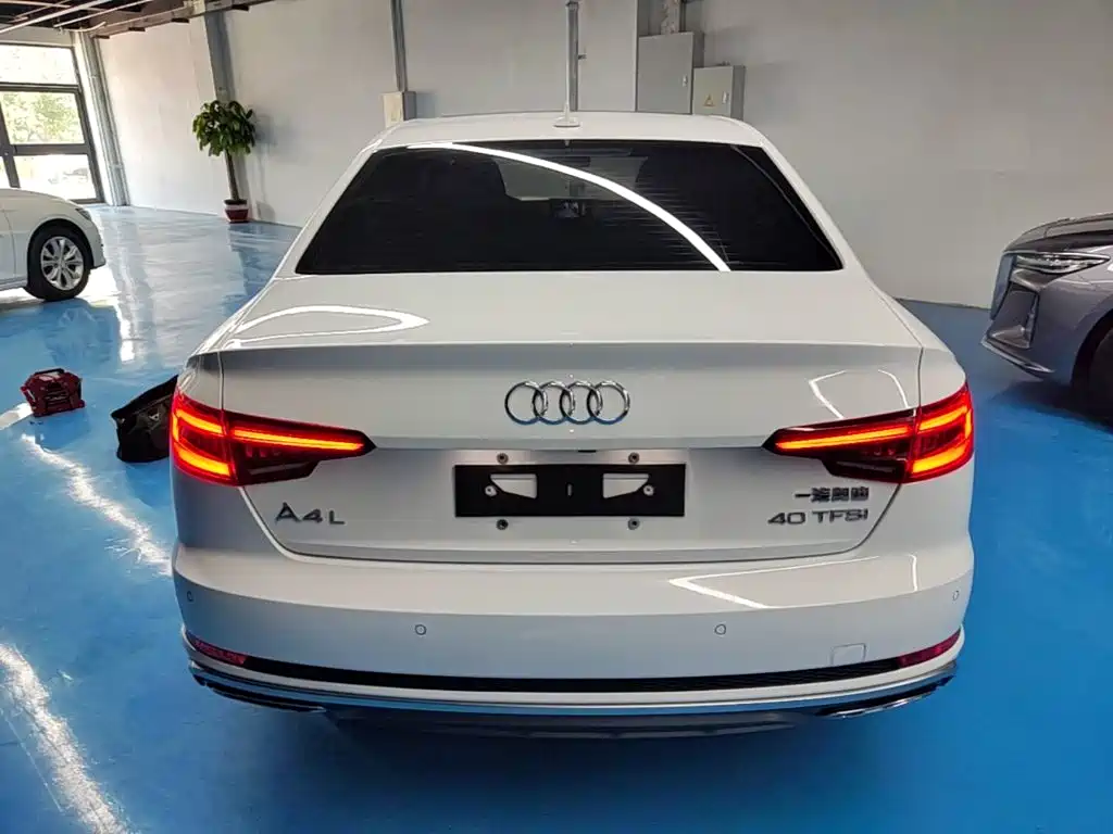 Audi A4L 2019 40 TFSI Fashion VI