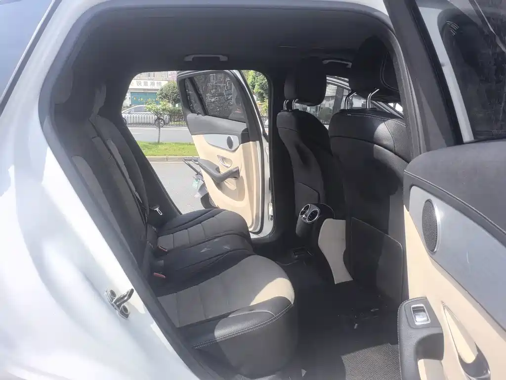 Mercedes-Benz EQC — миниатюра 18