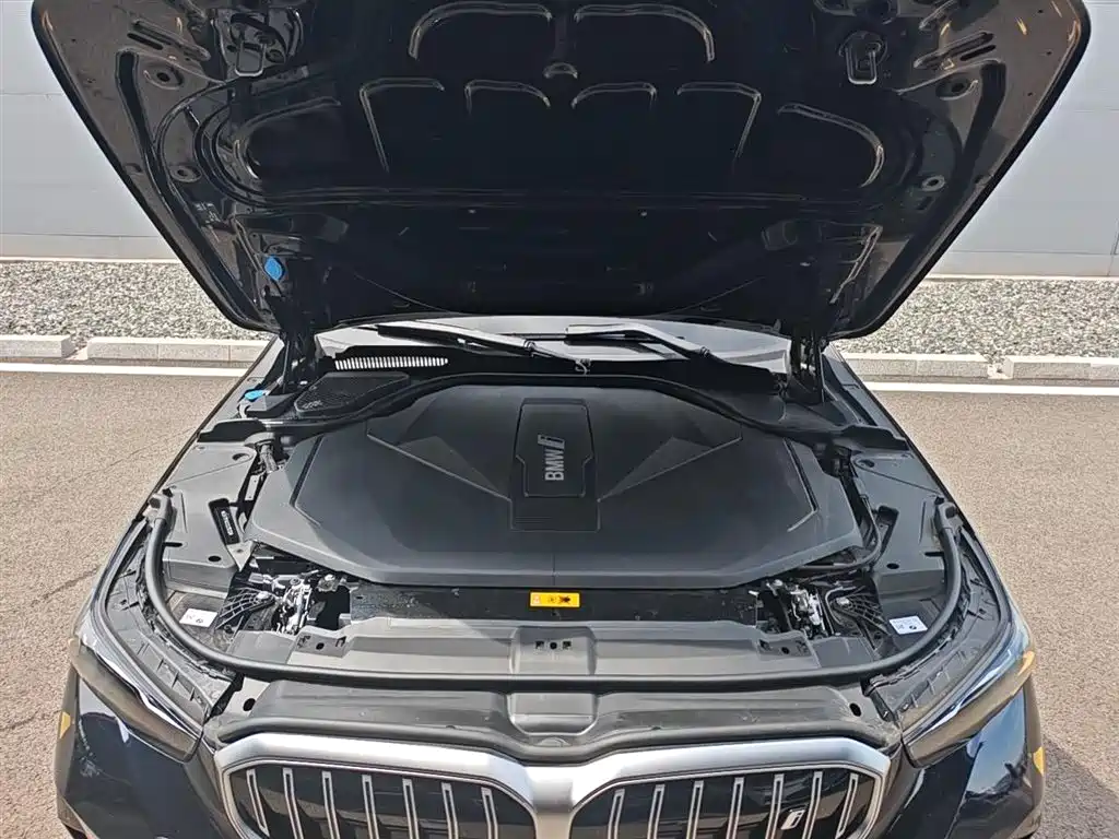 BMW i5 — миниатюра 7