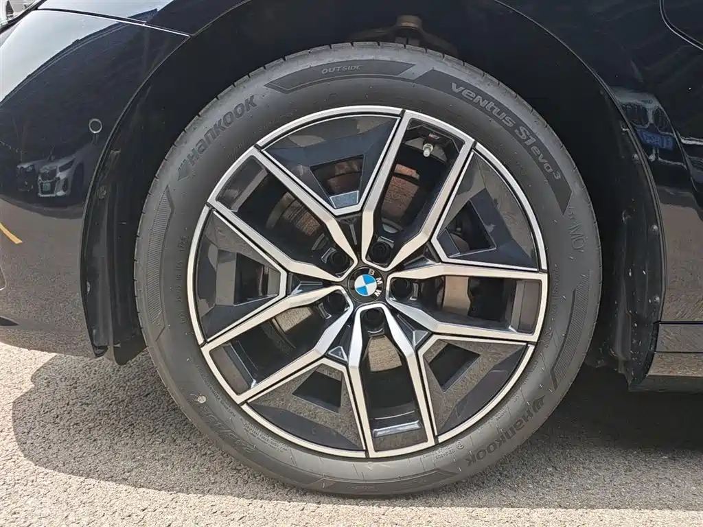 BMW i5 — миниатюра 6
