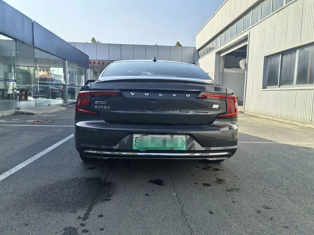 Volvo S90 PHEV — миниатюра 9