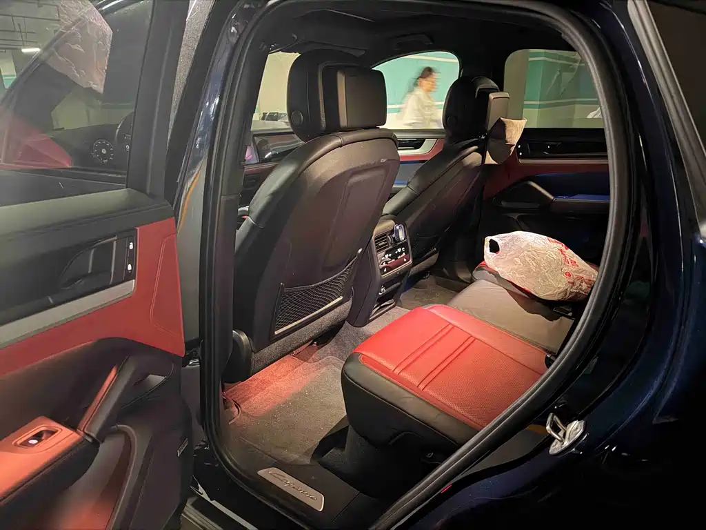 Porsche Cayenne — миниатюра 3