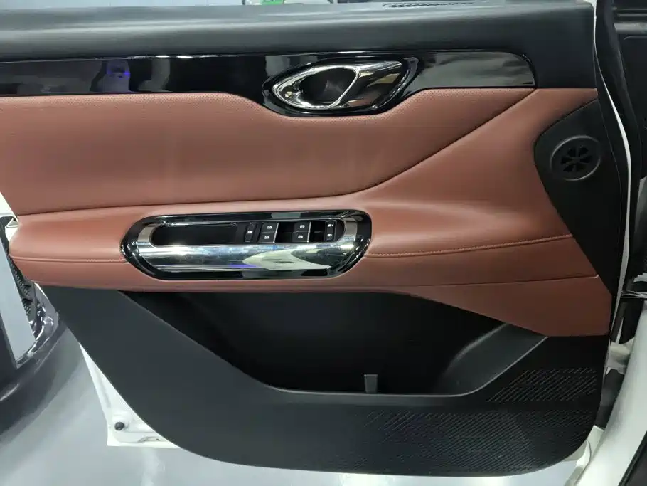 GAC Motor 传祺E8 PHEV — миниатюра 7