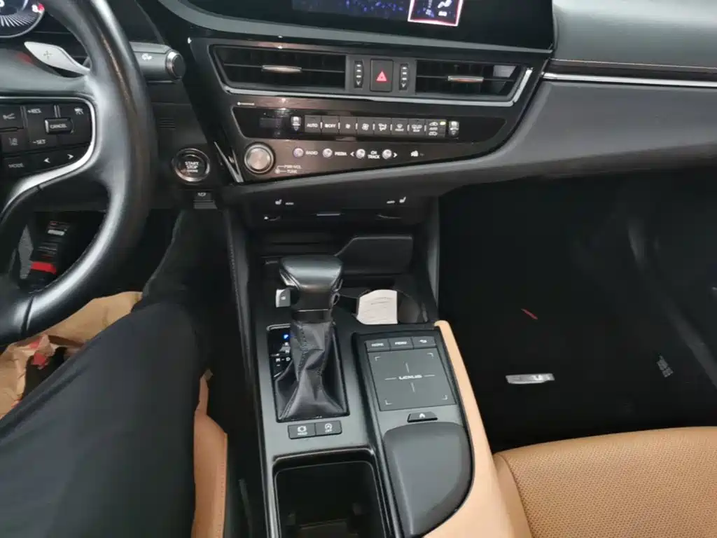 Lexus ES — миниатюра 14