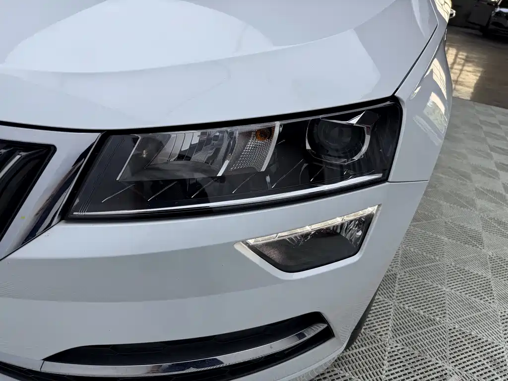 Skoda Karoq 2023 TSI280