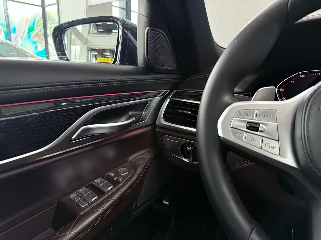 BMW 7 Series — миниатюра 9