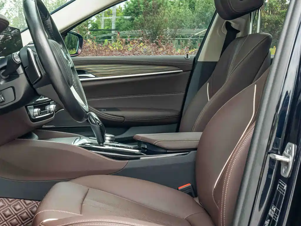 BMW 5 Series — миниатюра 11