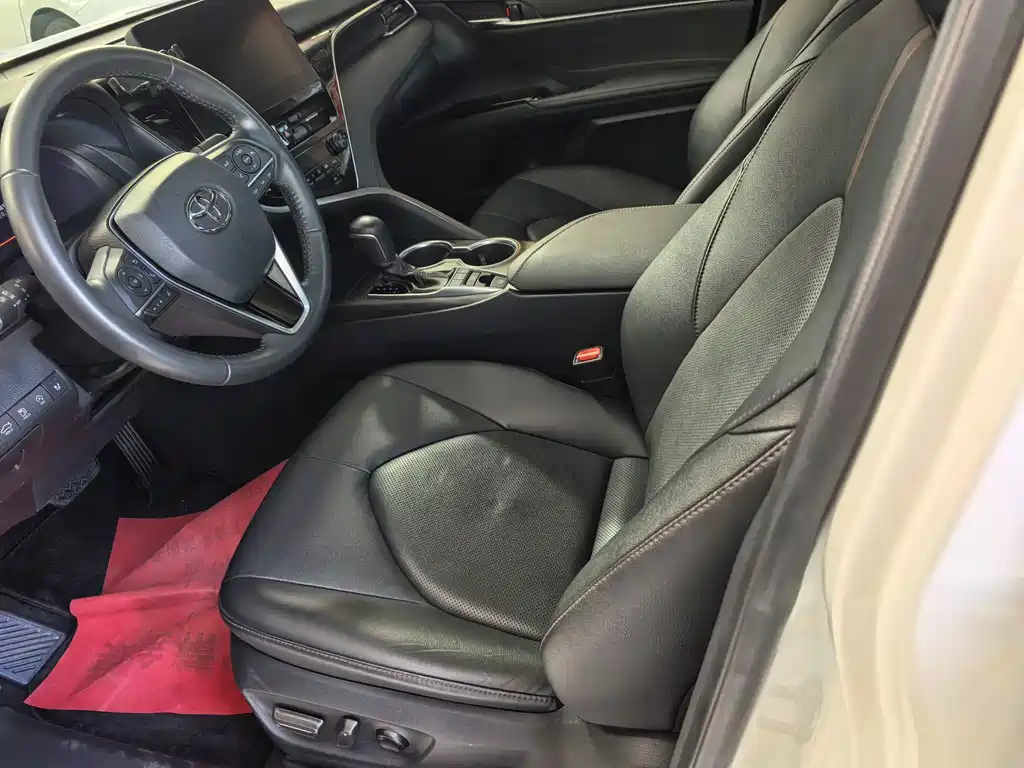Toyota Camry — миниатюра 14