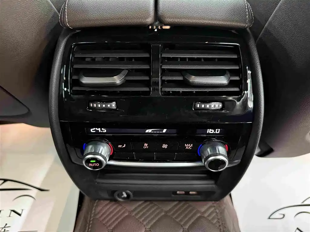 BMW 5 Series — миниатюра 13