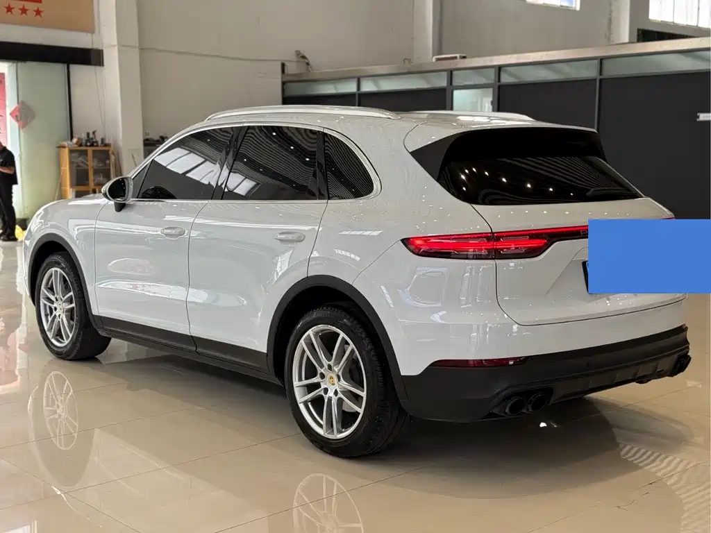 Porsche Cayenne — миниатюра 9