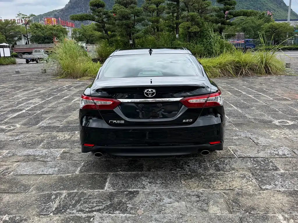 Toyota Camry — миниатюра 4