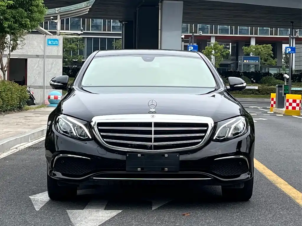 Mercedes-Benz E-Class — миниатюра 2