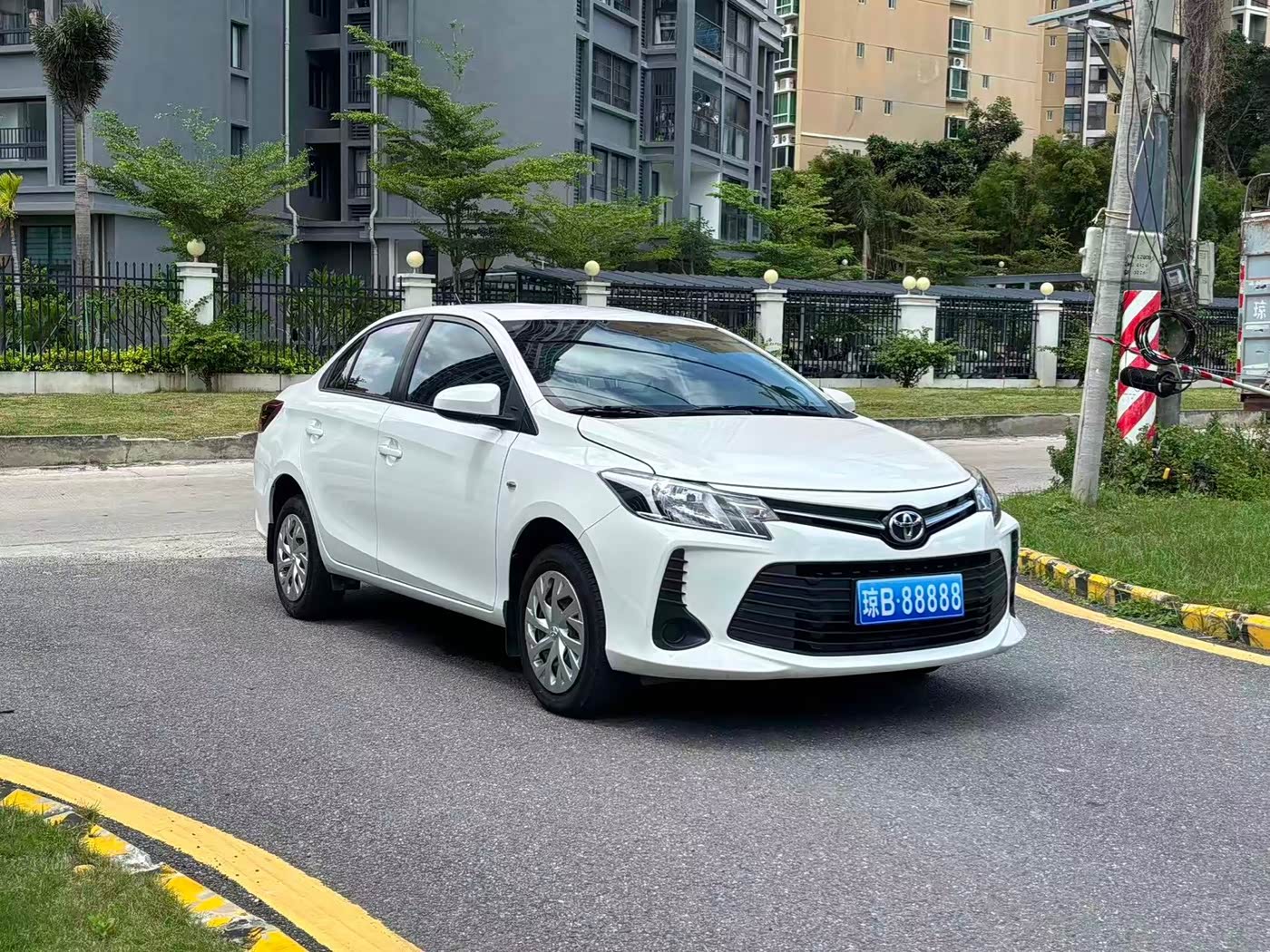 Toyota Vios 1.5 л 2021 г. Белый, пробег 17000 км