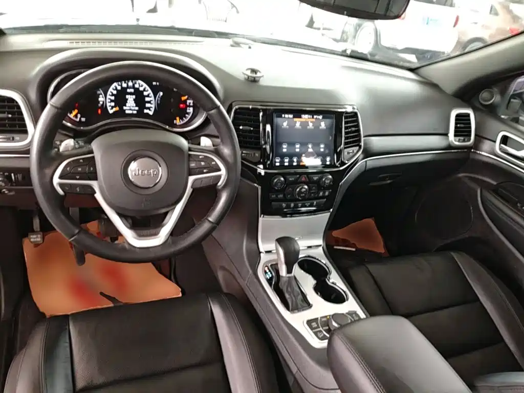 Jeep Grand Cherokee (Import) — миниатюра 10