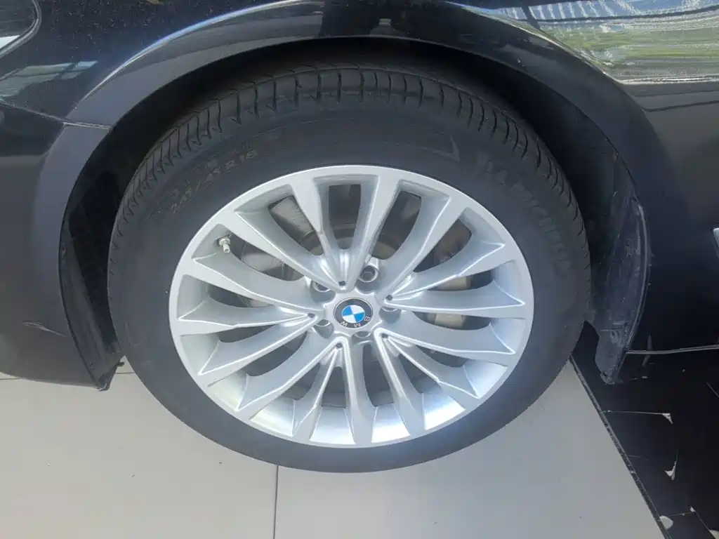 BMW 5 Series — миниатюра 23