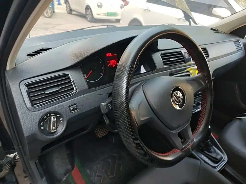 Volkswagen Santana — миниатюра 10