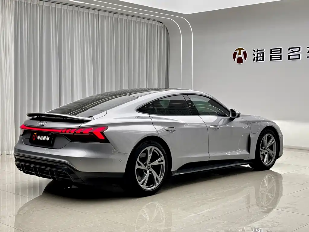 Audi RS e-tron GT — миниатюра 16