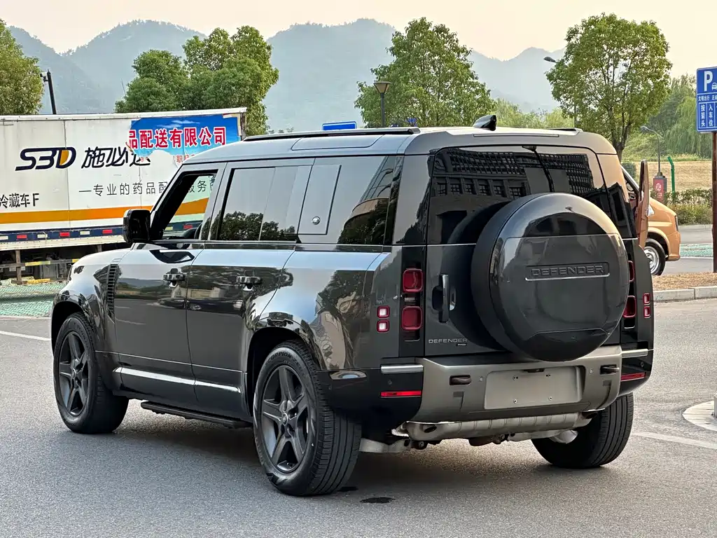 Land Rover Defender — миниатюра 4